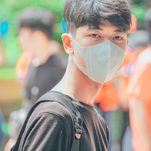 man-wearing-mask